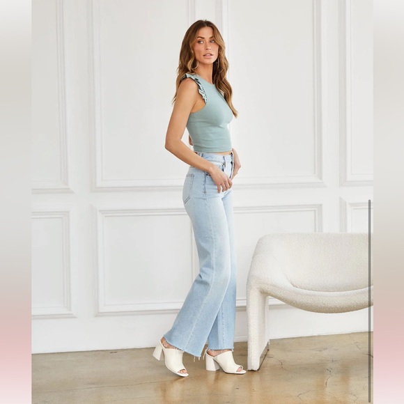 Cropped racerback width flutter sleeve - Picture 3 of 6